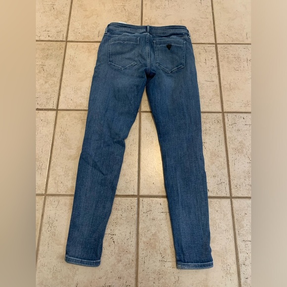 Guess Los Angeles Mid-Rise Skinny Jeans - Size 30 - Picture 7 of 9